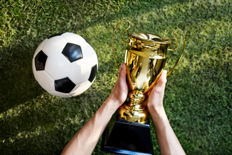 Aksi olahraga yang menggambarkan pilihan pertandingan di ROKOKBET